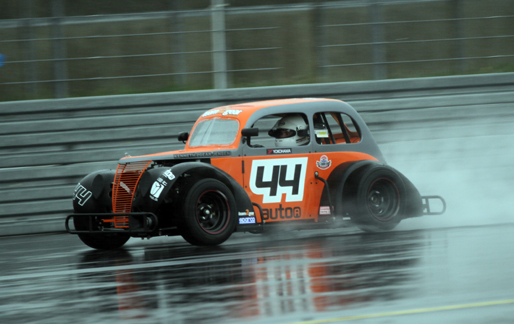 Kenneth Jensen satte bedste tid på den våde bane.
(Foto: Motorsporten.dk)